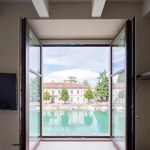 Cabanon Urban بسكييرا ديل غاردا